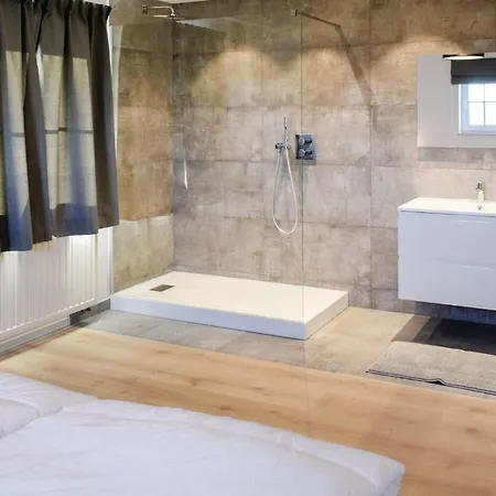 Beautiful In With Sauna, Wifi And Heated Swimming Pool